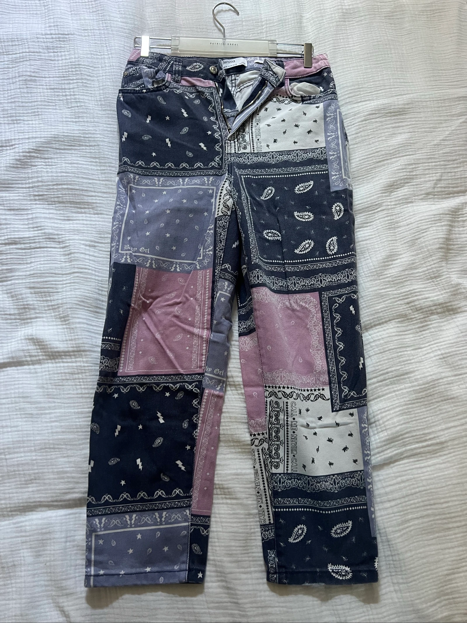 Pantalon  à motif violet rose blanc 